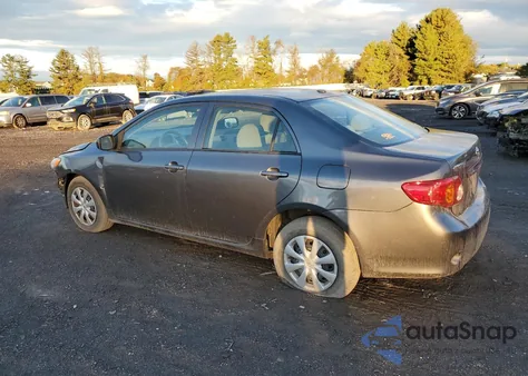 2010 Toyota Corolla Base z USA, uszkodzony, nr VIN 2T1BU4EE4AC348917
